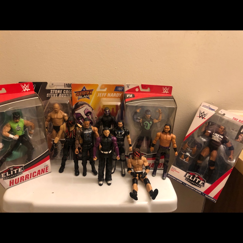 11 wwe wrestling figures 5 never opened altogether
